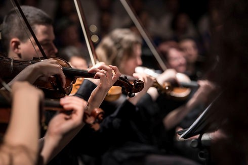 Streicher eines Orchesters